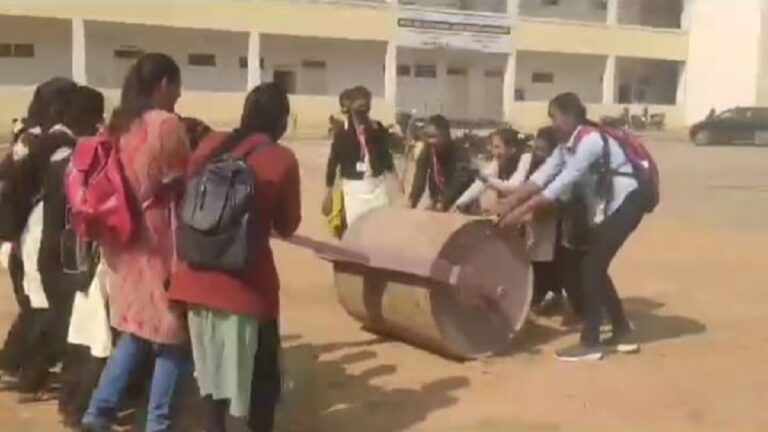 एमपी: राज्य स्तरीय खो-खो प्रतियोगिता के लिए कॉलेज की छात्राओं से चलवाया गया रोलर