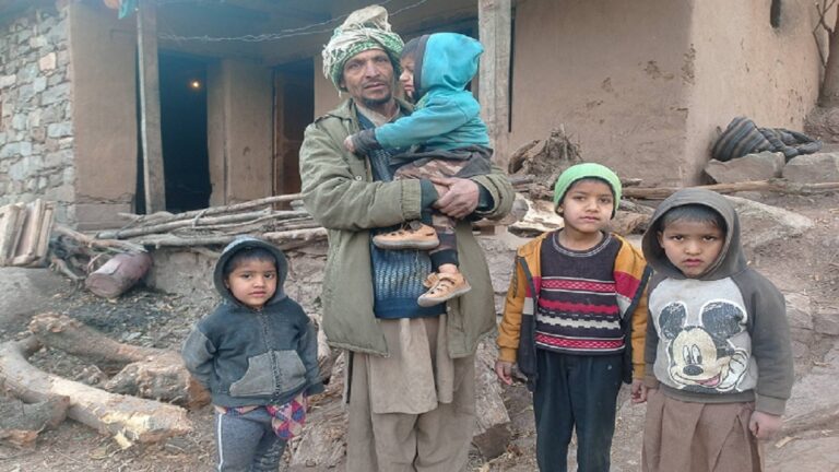 ग्राउंड रिपोर्ट: बीमारी और आर्थिक तंगी से जूझता परिवार, नहीं मिल रही सरकारी मदद