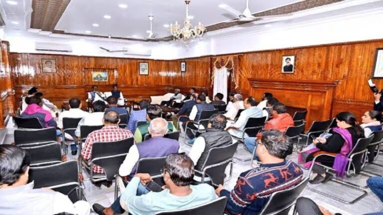 झारखंड में राजनीतिक हलचल तेज, सीएम हेमंत सोरेन ने की विधायकों के साथ बैठक