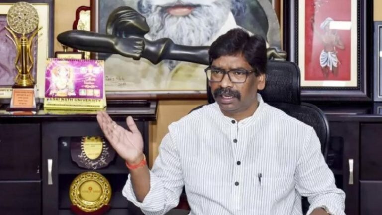 झारखंड के सीएम हेमंत सोरेन पर ईडी का बड़ा एक्शन, कई करीबियों के ठिकानों पर छापेमारी