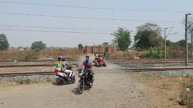 झारखंड: एक ऐसी रेलवे क्रॉसिंग जहां चार दशक से दुर्घटनाओं को झेलने को मजबूर हैं ग्रामीण