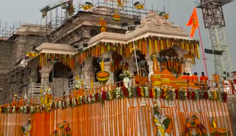 संविधान की धज्जियां उड़ा रही है यूपी की योगी सरकार