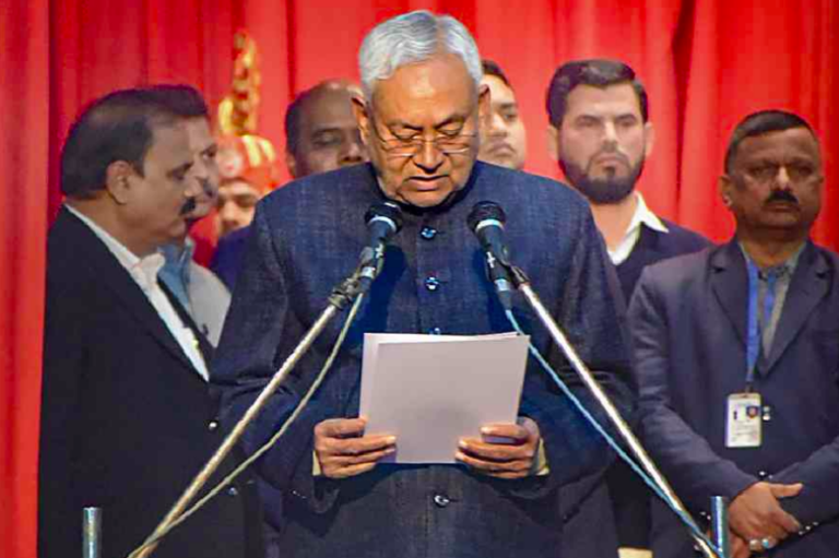 नीतीश: राजनीतिक पतन की नई परिभाषा