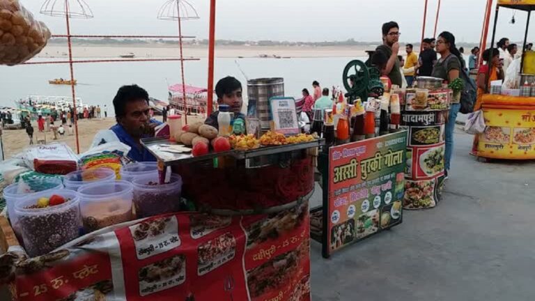 मोदी-योगी के राम राज्य में पथ विक्रेताओं की फजीहत