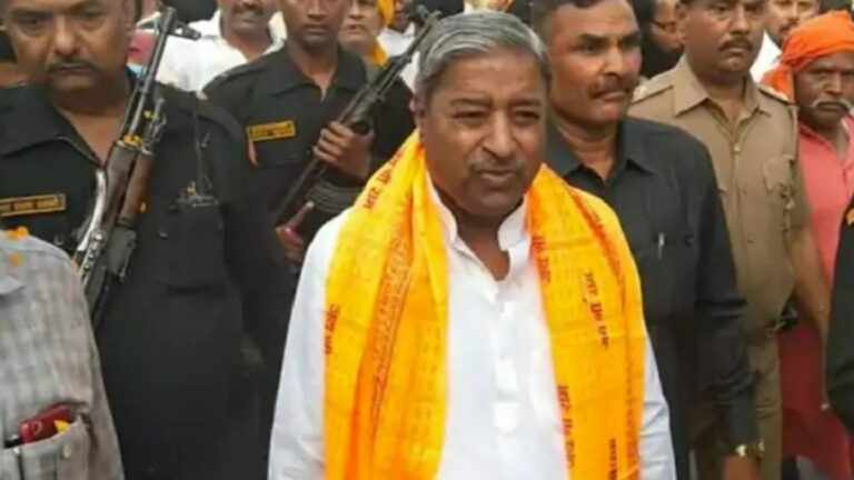 शंकराचार्य के बाद विनय कटियार ने मोदी पर बोला हमला, कहा-राम मंदिर में आडवाणी की बड़ी भूमिका