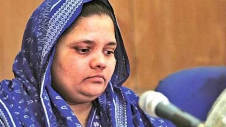 बिलकिस बानो केस: सुप्रीम कोर्ट ने 11 दोषियों की रिहाई का आदेश रद्द किया