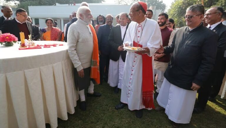 पीएम मोदी के क्रिसमस भोज में शामिल पादरियों से ईसाई समुदाय नाराज, उठाया मणिपुर का मुद्दा