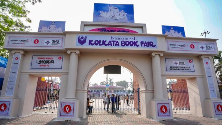 कलकत्ता पुस्तक मेला: सड़क पर रहने वाले बच्चों को प्रवेश से ‘इनकार’ पर विरोध-प्रदर्शन
