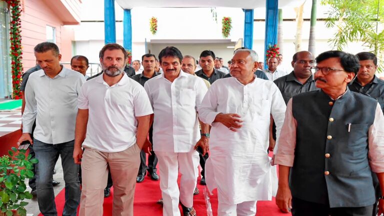इंडिया गठबंधन जनता का वोट तो चाहता है लेकिन उसे सोचने का वक्त नहीं देना चाहता