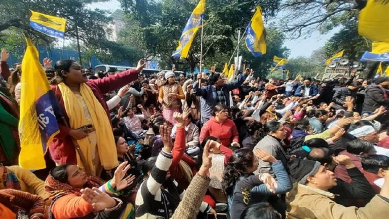 चंडीगढ़ मेयर चुनाव में हुए धांधली का विरोध, दिल्ली की सड़कों पर AAP कार्यकर्ताओं का प्रदर्शन
