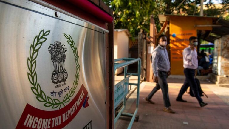 आयकर विभाग ने कांग्रेस के बैंक खातों से निकाले 65 करोड़, कांग्रेस ने बताया अलोकतांत्रिक तरीका