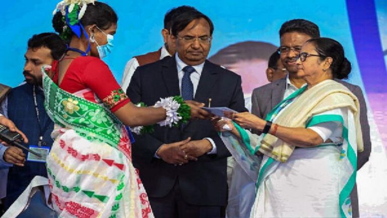 ममता बनर्जी ने की मनरेगा श्रमिकों के बकाया भुगतान की घोषणा, मोदी सरकार पर राज्यों के हिस्से का धन रोकने का आरोप