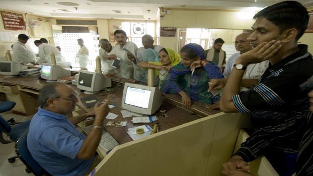 मोदी राज में केंद्रीय सार्वजनिक उपक्रमों में 40% स्थायी नौकरियां घट गईं