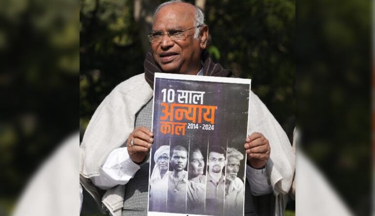 सरकार के श्वेत पत्र से पहले कांग्रेस ने जारी किया ‘ब्लैक पेपर’, गिनवाईं मोदी सरकार की विफलताएं