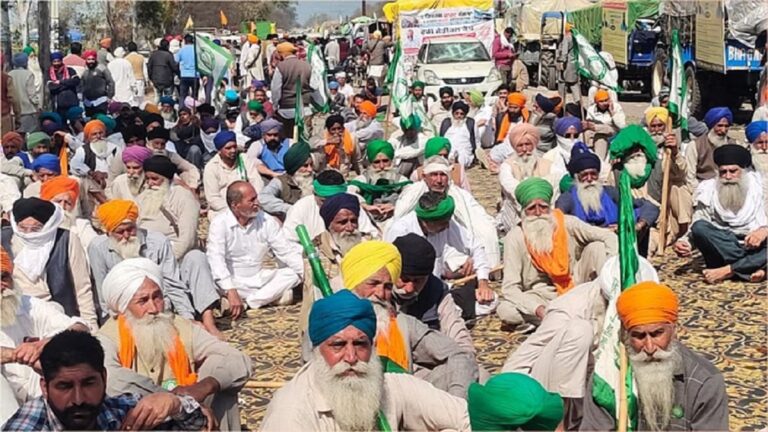 आक्रमण और अतिक्रमण के बीच लोकतंत्र का संक्रमण