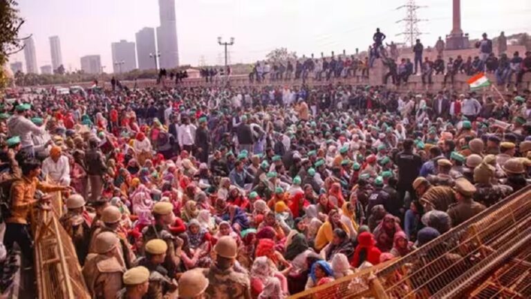 नोएडा-ग्रेटर नोएडा के 160 गांवों के किसानों के दिल्ली कूच से बॉर्डर पर अफरा-तफरी का आलम