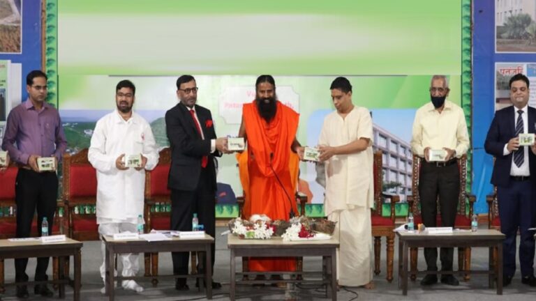 औषधीय उपचार पर भ्रामक विज्ञापनों के लिए बाबा रामदेव, आचार्य बालकृष्ण और पतंजलि आयुर्वेद को  अवमानना नोटिस