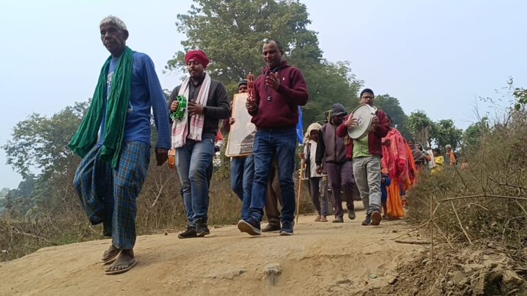 ढाई आखर प्रेम की यात्रा: श्रम और आंदोलन के बीच प्रेम और इंसानियत के गीत