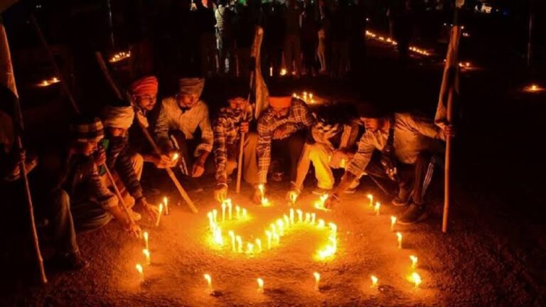 कैंडल मार्च के जरिए आंदोलन में जान गंवाने वाले किसानों को श्रद्धांजलि                                    