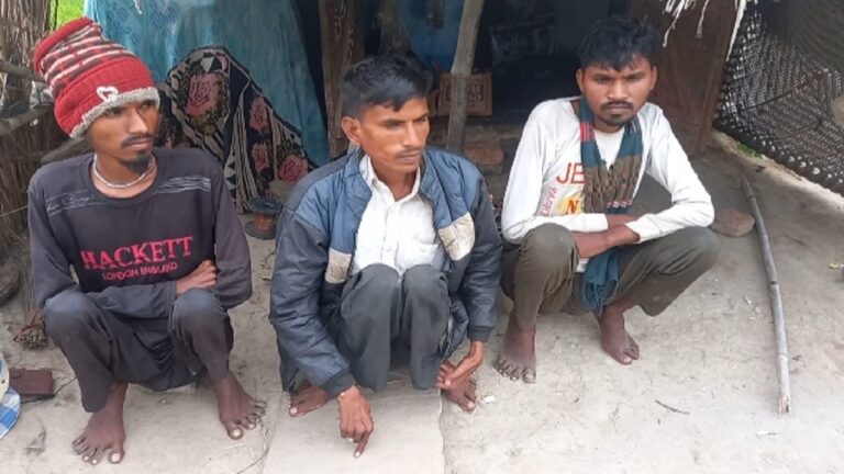 तीन भाईयों की दर्द भरी दास्तान: अजीब बीमारी ने बनाया दिव्यांग तो दलित होना बना अभिशाप