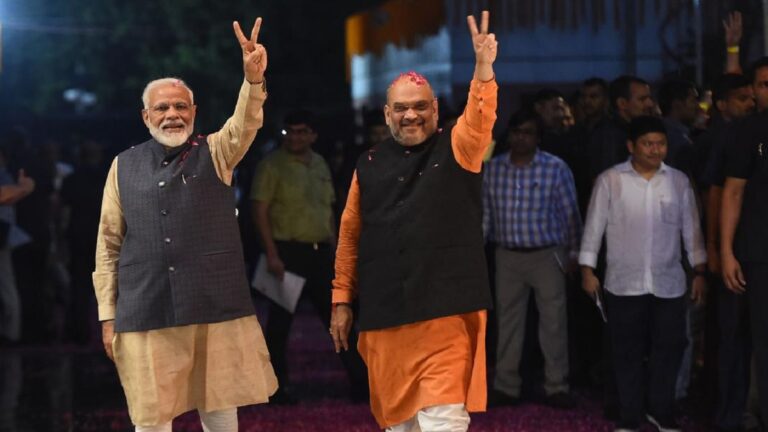 रगों में बहनेवाले खून के पानी बन जाने से पहले, ‎ इस तालाब का पानी ‎बदलना जरूरी है ‎