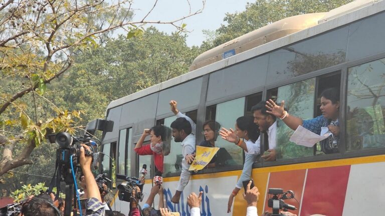 अरविंद केजरीवाल की गिरफ्तारी के विरोध में देश भर में प्रदर्शन, विपक्षी दल भी आए साथ