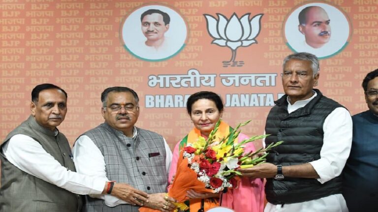 कांग्रेस से जुड़े सभी राजघरानों के लोग अवसरवादी रहे