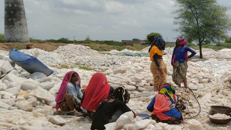 ग्राउंड रिपोर्ट: पत्थर खदानों में काम करने को मजबूर, मिल रही सिलिकोसिस की जानलेवा बीमारी