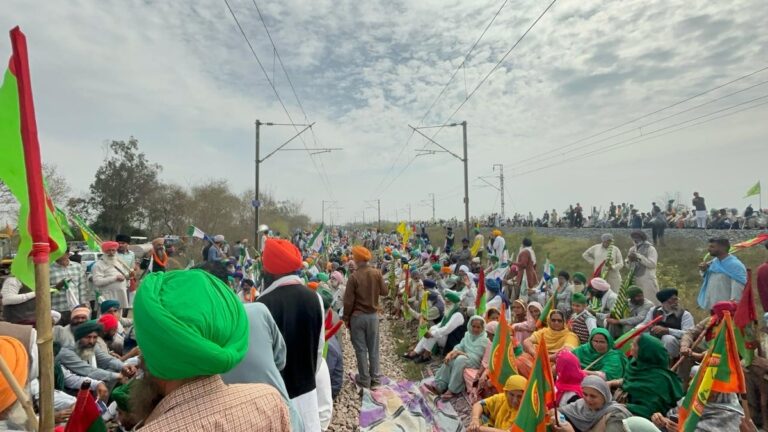किसानों के ‘रेल रोको’ आंदोलन का पंजाब में भारी असर, हरियाणा में कई किसानों को पुलिस ने हिरासत में लिया