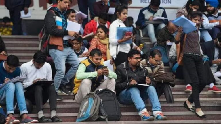 बेरोजगारी का विकराल रूपः सरकार ने डाल दिए हथियार