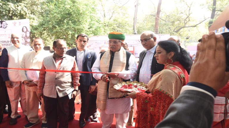 संस्कृति मंत्री के ‘फेस्टिवल ऑफ लेटर्स’ का उद्घाटन करने पर बढ़ा विवाद, मलयालम लेखक सी. राधाकृष्णन ने साहित्य अकादमी से दिया इस्तीफा
