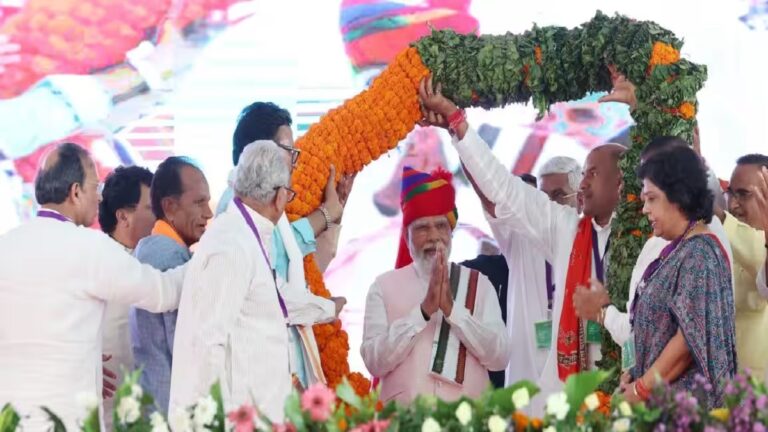 क्या मोदी सत्ता को चाहिए गूंगी जनता, सवाल और विपक्ष मुक्त भारत?