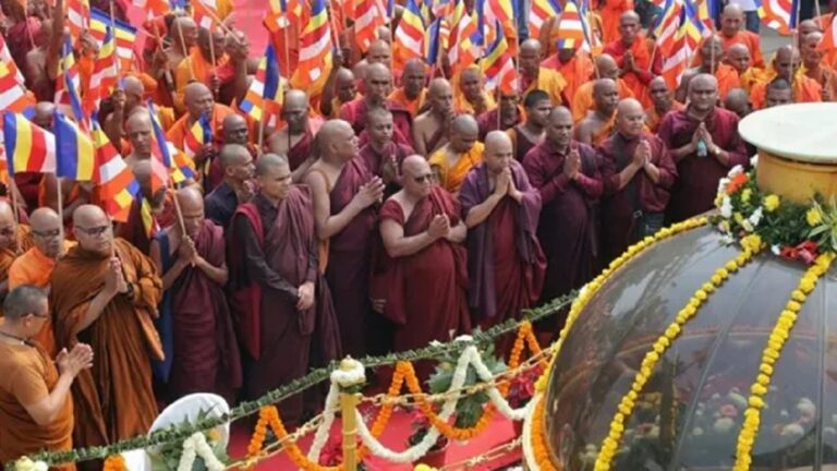 गुजरात सरकार का सर्कुलर: हिंदुओं को बौद्ध धर्म में परिवर्तन के लिए लेनी होगी अनुमति