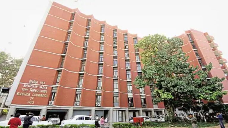 पूर्व चुनाव आयुक्त अशोक लवासा का लेख: लेवल प्लेइंग फील्ड के लिए चुनाव आयोग को नियमों का पुनर्लेखन करना होगा