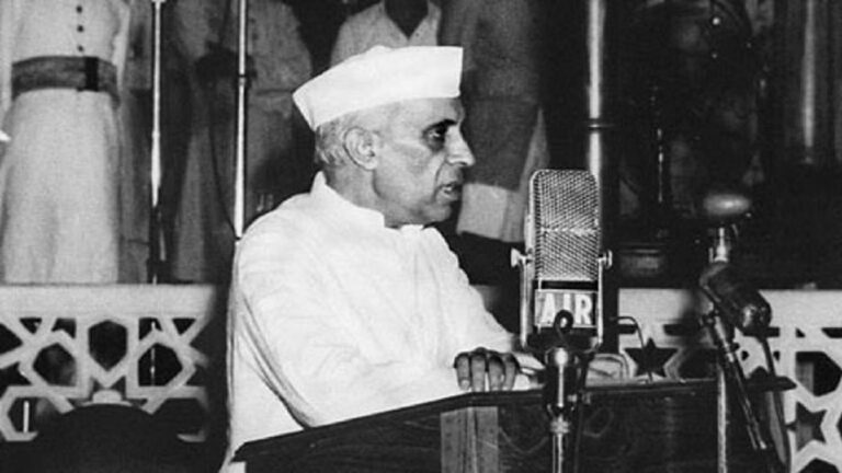 पुण्यतिथि विशेष: क्या नेहरू ने स्वयं को कभी अजैविक और ईश्वर दूत कहा था?