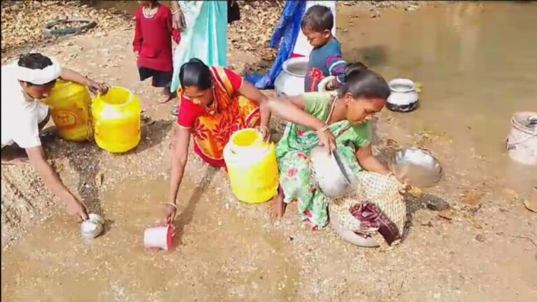 झारखंड में इस चुनावी गहमा गहमी के बीच लोग पानी के लिए हैं पानी पानी…