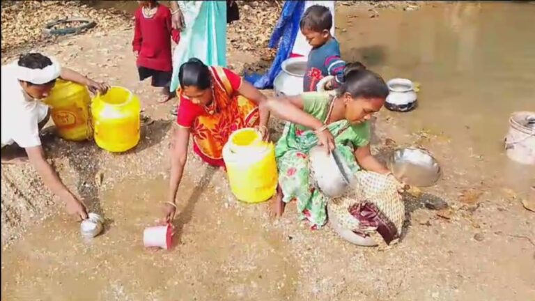 ग्राउंड रिपोर्ट: झारखंड में इस चुनावी गहमा गहमी के बीच लोग पानी के लिए हैं पानी पानी…