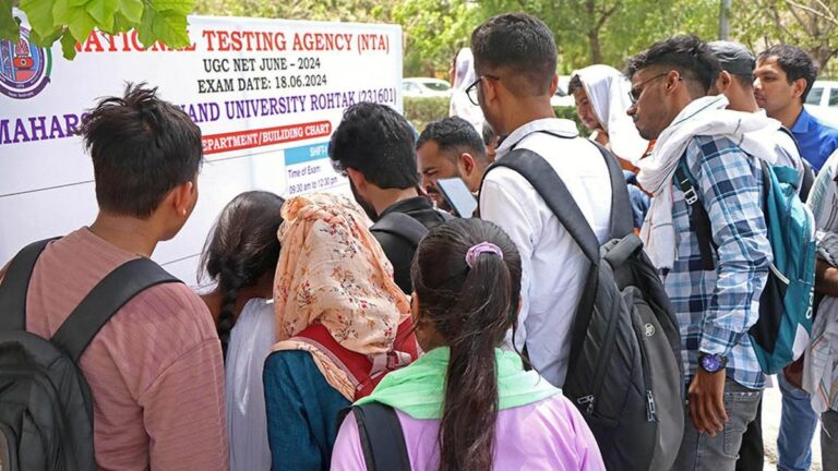सीएसआईआर यूजीसी-नेट परीक्षा स्थगित, केंद्र सरकार पर लगातार बढ़ रहा दबाव