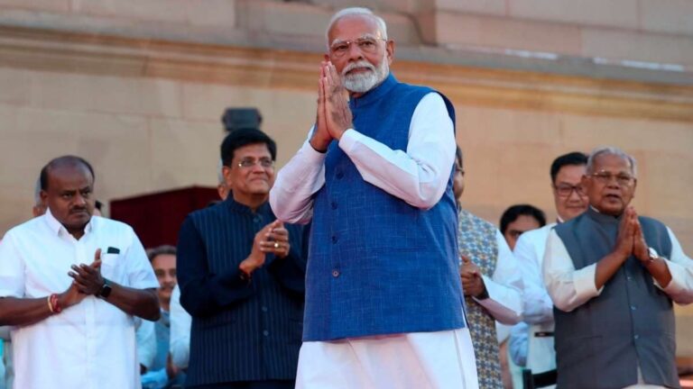 बदले-बदले मेरे सरकार नज़र आते हैं, एक अकेला सब पर भारी की बेचारगी