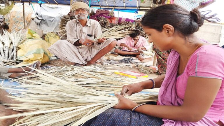 ग्राउंड रिपोर्ट: शहरी गरीबी क्षेत्र में भी जरूरी है रोजगार