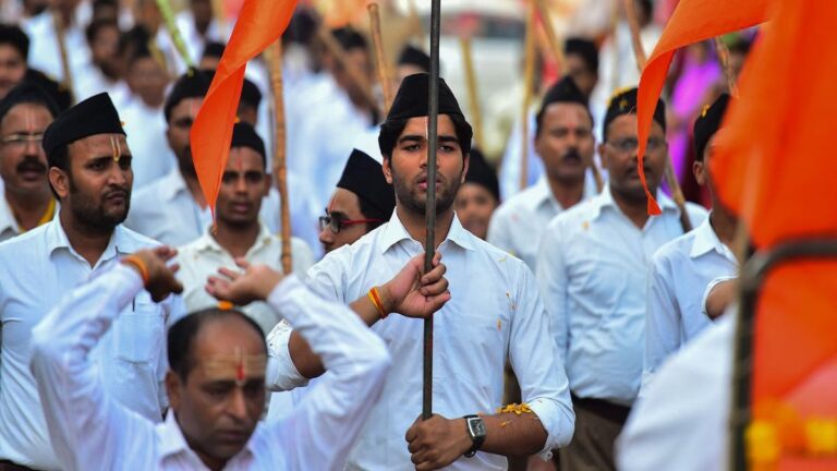 सरकारी अधिकारियों-कर्मचारियों की संघ की गतिविधियों में भागीदारी अनुचित