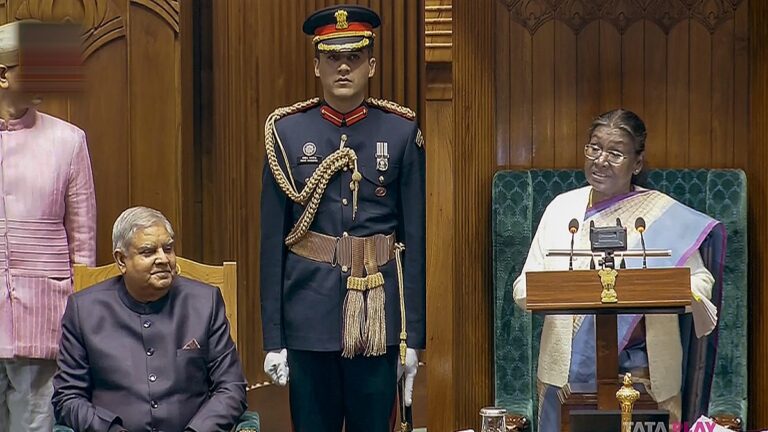 राष्ट्रपति को किसी अन्य का लिखा अभिभाषण पढ़ने के बोझ से मुक्ति मिलनी चाहिए?