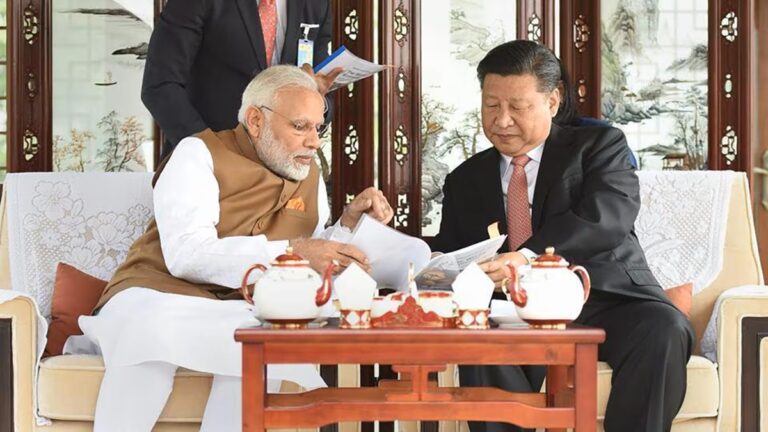 भारत के लिए एक पहेली क्यों बन गया है चीन? 
