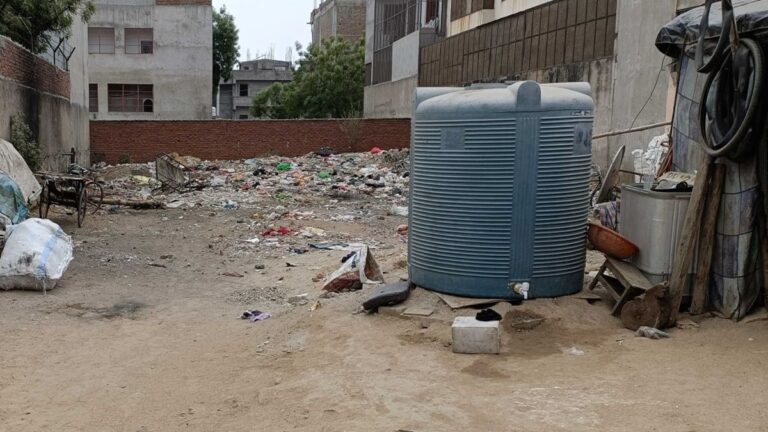 स्लम बस्तियों में पानी की गंभीर समस्या