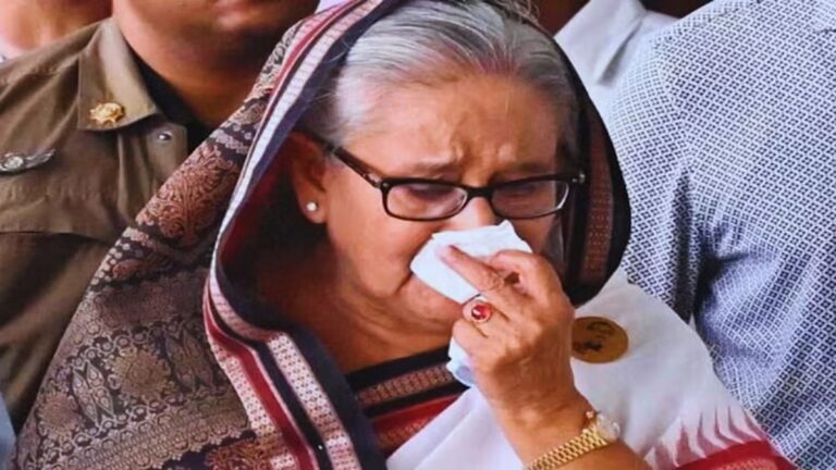 अहं और प्रजातंत्र विरोधी रवैया शेख हसीना के अधःपतन का जिम्मेदार