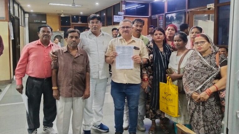 अकबरनगर विस्थापितों के सवालों पर एलडीए प्रशासन से मिला प्रतिनिधि मंडल