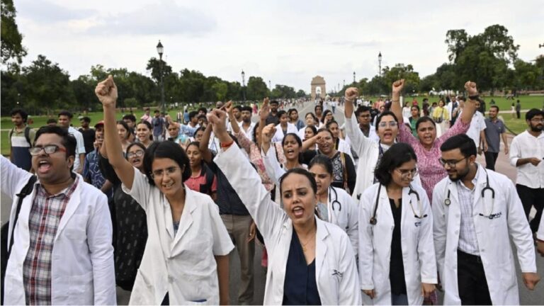 अब नारे, जुलूस और कैंडल मार्च से आगे सोचने का वक्त