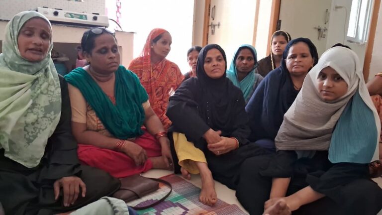 अकबरनगर से उजाड़े गए परिवारों की ज़िंदगियां घनघोर संकट में: लखनऊ बचाओ संघर्ष समिति