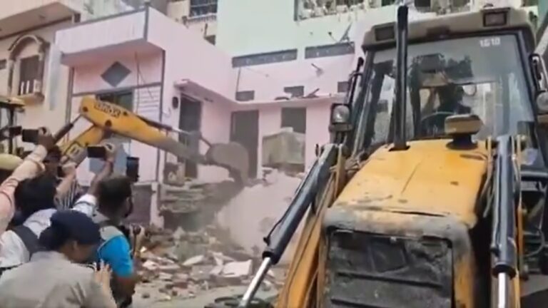 भारत: पिछले दो‌ सालों में डेढ़ लाख से अधिक घरों को गिराया 7 लाख लोग बेघर