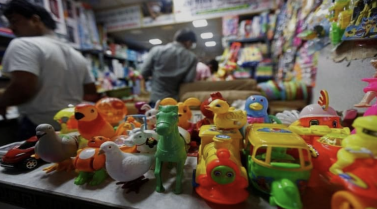 चीनी सामानों की बाढ़ में डूब गए हैं भारतीय उत्पाद